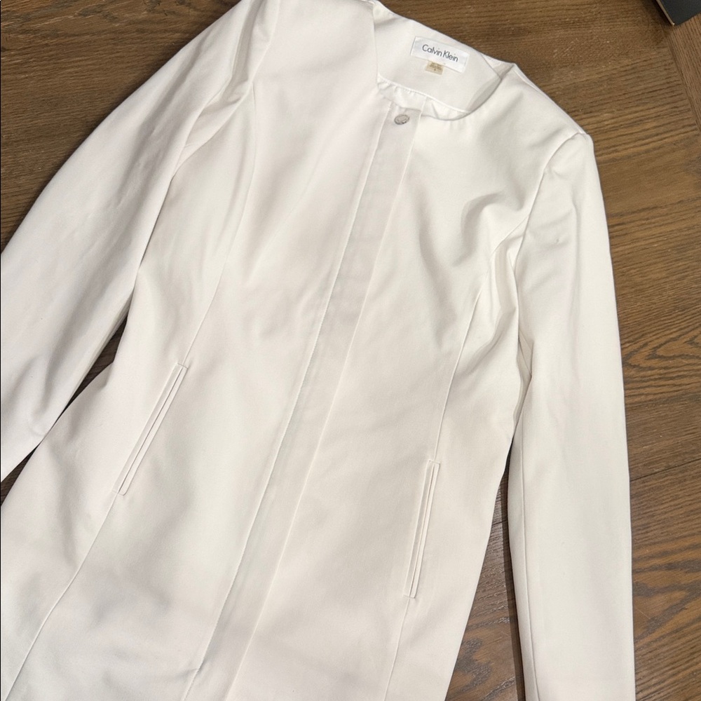 Calvin Klein White Minimal Collarless zip up Trench Coat -/:;()